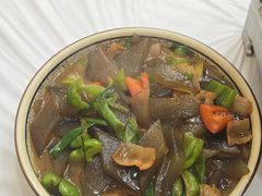 咸肉烧山芋粉-万佛湖许老大铁锅鱼(黑金冠店)