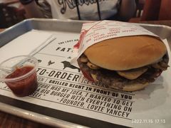蘑菇牛肉汉堡-FATBURGER 特富客汉堡(外交公寓店)