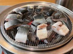 -围炉肉舍•炭烤活鳗•丹东海鲜烤肉(步行街店)