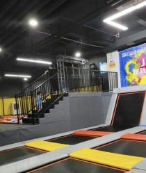 -蹦贝运动中心·蹦床·攀岩·闯关(龙岗店)