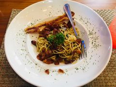 -Chom Cafe and Restaurant