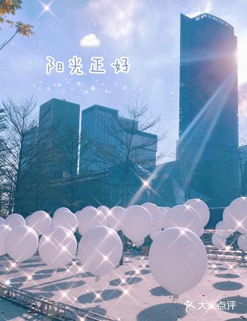 ：中心书城和音乐厅之间的广场上 3/4号线少年宫地铁