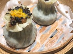 乌米咸蛋黄烧卖-佬泰丰斋· 乌镇茶食餐厅