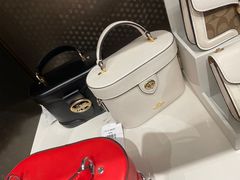 -COACH蔻驰(赛特奥特莱斯店)