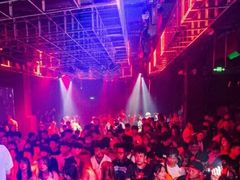 -UP嘻哈酒吧(粉巢店)
