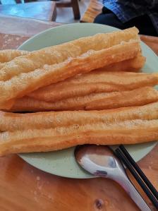 阿润油饼-"学府花园门口的早餐店,开了很多年了,油饼.