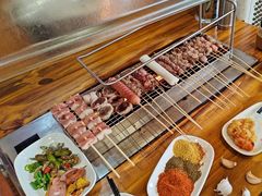 -哈尔滨小酒馆·鲜肉现穿自助烧烤(康新花园店)