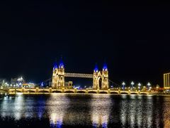 -布尔津河堤夜市