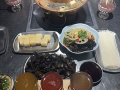 -马路牙子烧烤音乐酒馆(望京店)