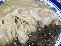 招牌黄鱼面-明呈黄鱼面馆(斜土路店)