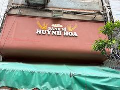 -Bánh Mì Huynh Hoa