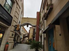 -鲁邦国际风情街(麦世达韩国精品百货店)