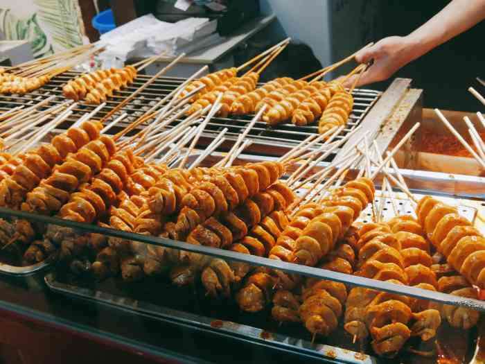 宋记烤面筋(星天广场店)-"好吃街里面,生意多好的,面筋有大有小,小.