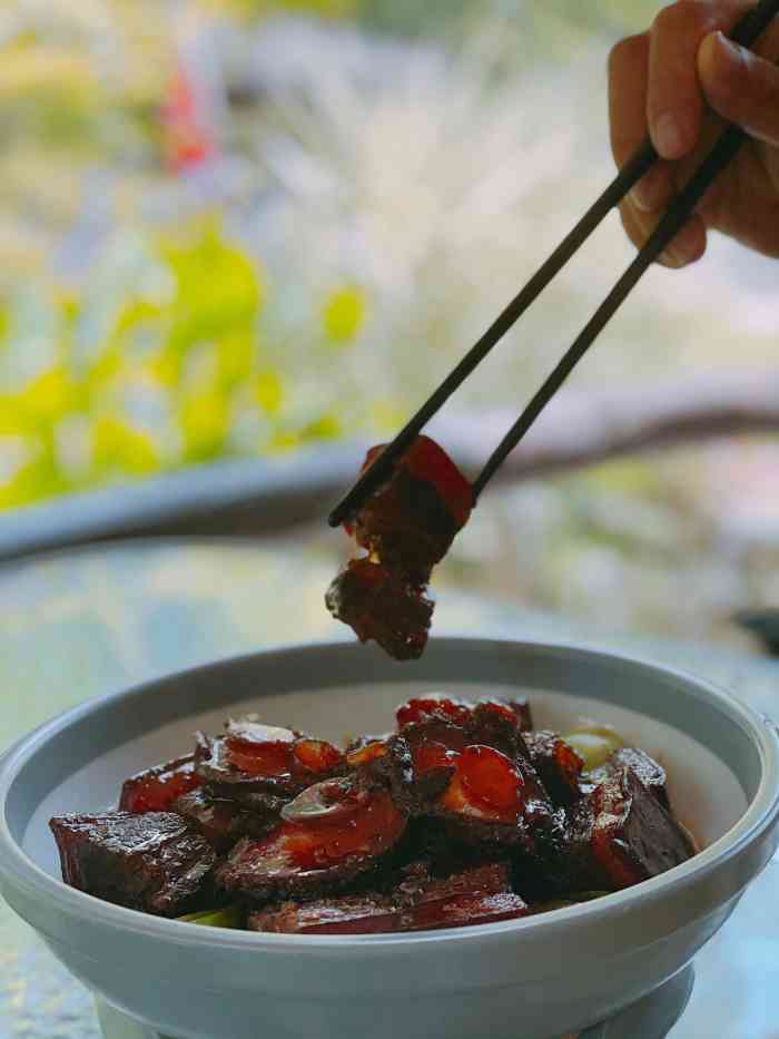 停车还算方便.菜的量还算多,但是价格不便宜.