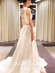 -Lady  Jane高端婚纱礼服馆