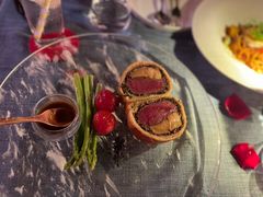 惠灵顿牛排-弦月窗LUNETTE BY AMANDA(复兴路店)