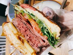 27&nbsp;牛肉汉堡-HELLO 27 意面·沙拉·帕尼尼