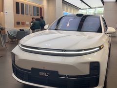 -理想汽车(世纪汇店)