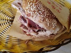 -洪峰浩老北京烧饼夹肉(角门路店)