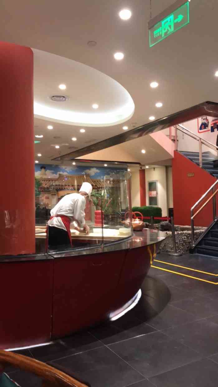 海碗居(蓝色港湾店)-"蓝色港湾店,这边工作日晚餐时间人流量还可.