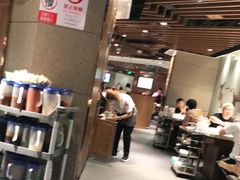 大堂-海底捞火锅鲜切牛肉主题店(长寿路店)