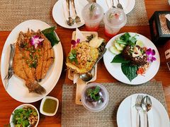 -Chom Cafe and Restaurant