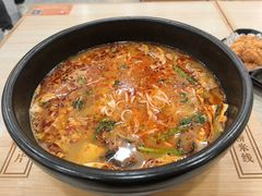 -花馬肆.云南过桥米线(汉神购物广场现场熬汤店)