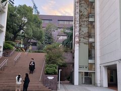 -香港大学