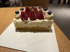 莓果舞会-凤梨生椰口味-好利来(上海长宁龙之梦店)