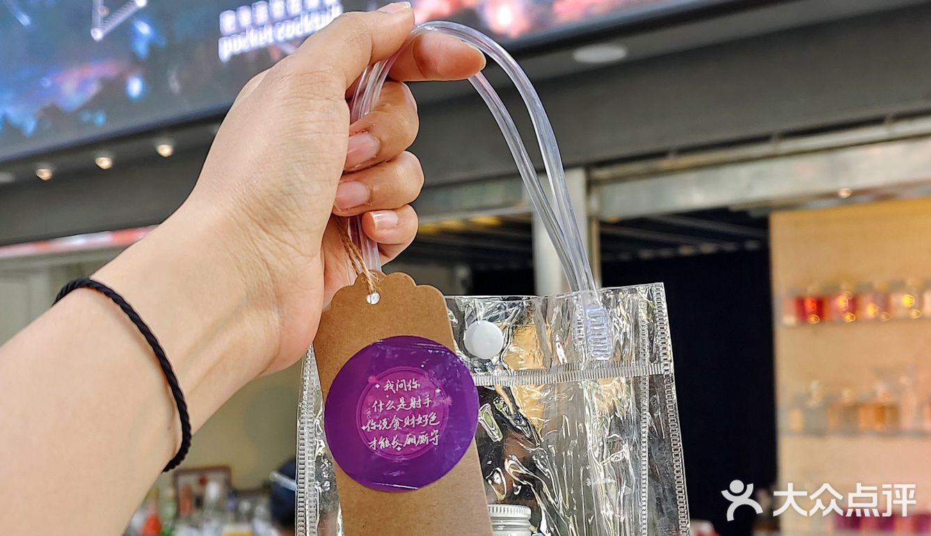 酒吧也这么卷吗？鸡尾酒也可以外带啦！