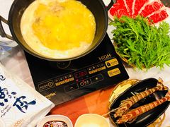 浓厚原只鸡煲花胶汤-鲜入围煮花胶鸡海鲜火锅