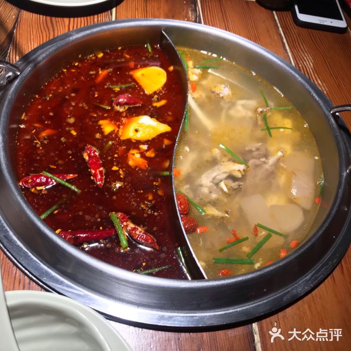 炉得香·北京烤鸭火锅(龙茗路店)酸萝卜锅底图片