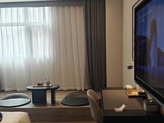 -西安大雁塔科技大学地铁站亚朵酒店