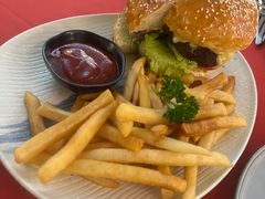 安格斯牛肉汉堡配自制薯条-国家大剧院西餐厅