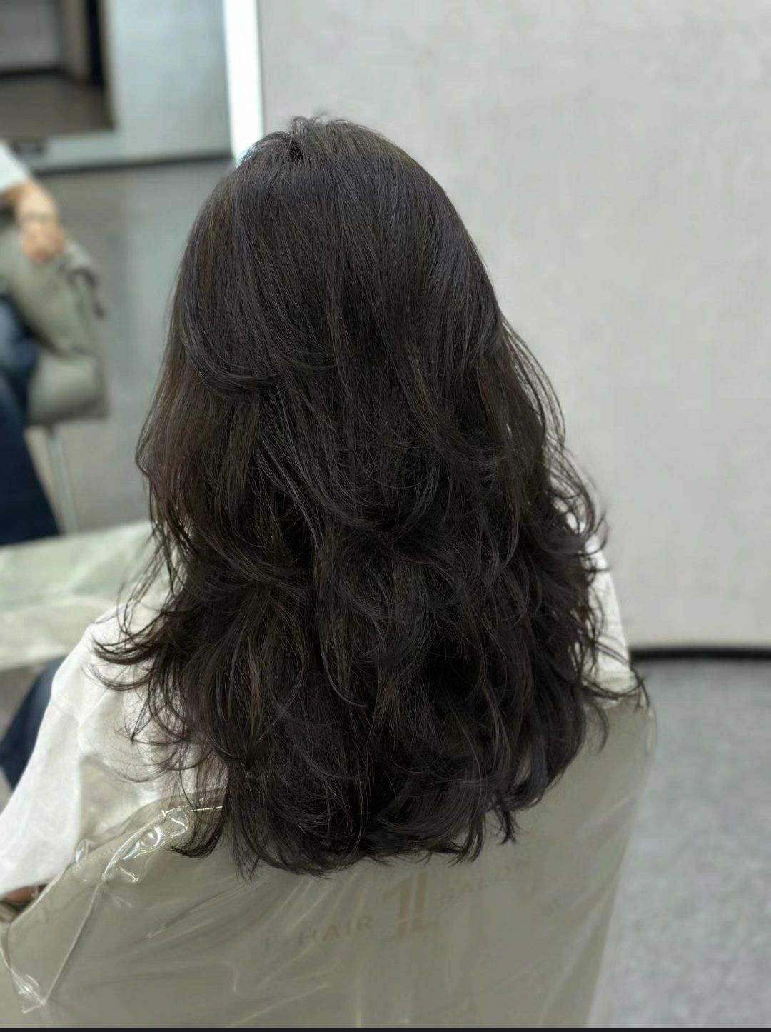 长发女生一定要尝试长中发的女生这款卷发烫发不可错过\\n活灵活现的