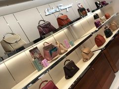 -文艺复兴百货(米兰大教堂广场店)