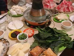 -洞庭洲·防空洞火锅·烧烤·铜锅涮肉(新百广场店)