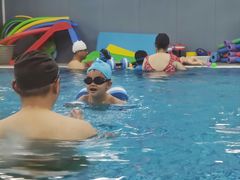 -蓝鲸奇亲子游泳俱乐部