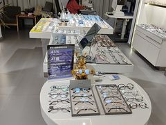 -视野联行眼镜•蔡司•依视路(温江店)
