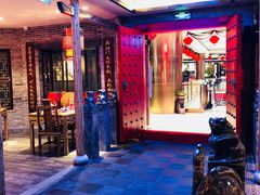 -沪小二炭火蛙锅(淮海中路美食不夜城店)