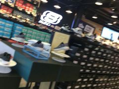 -SKECHERS 斯凯奇(上海国际时尚中心店)