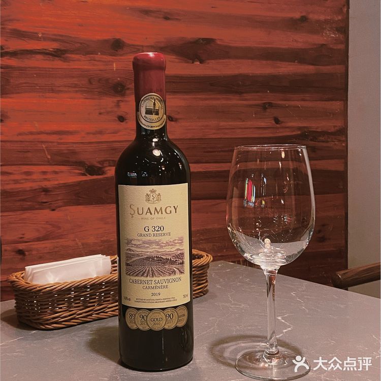   群聚必备仪式感！与好友一起享受牛扒与红酒   