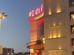 -榕树下海鲜馆(坪山路店)