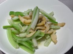 鲍鱼片凉拌水果芹菜-四季民福烤鸭店(外滩外白渡桥店)