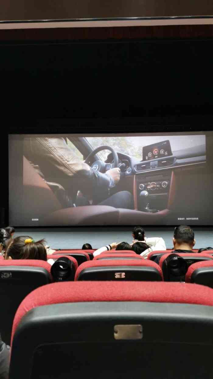 离家很近的电影院,估计建了有年头了.