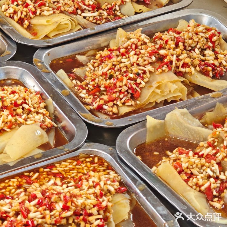 春天吃串串的仪式感！把整片油菜花田涮进红汤里