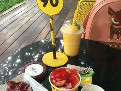 -莓园冰淇淋店