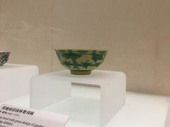 黄地绿彩园林婴戏碗-湖北省博物馆