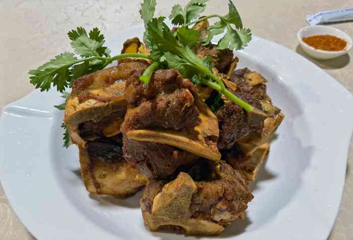 特色猪头排-"[薄荷]环境: 位置96点点偏,要开导航."-大众点评移动版