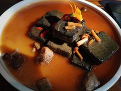 猴头菇鲍汁瑶柱扒制黑豆腐-肴约·花园式餐厅(湖里店)